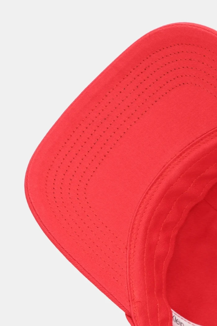 Calvin Klein şapka siperlikli kadın pamuklu