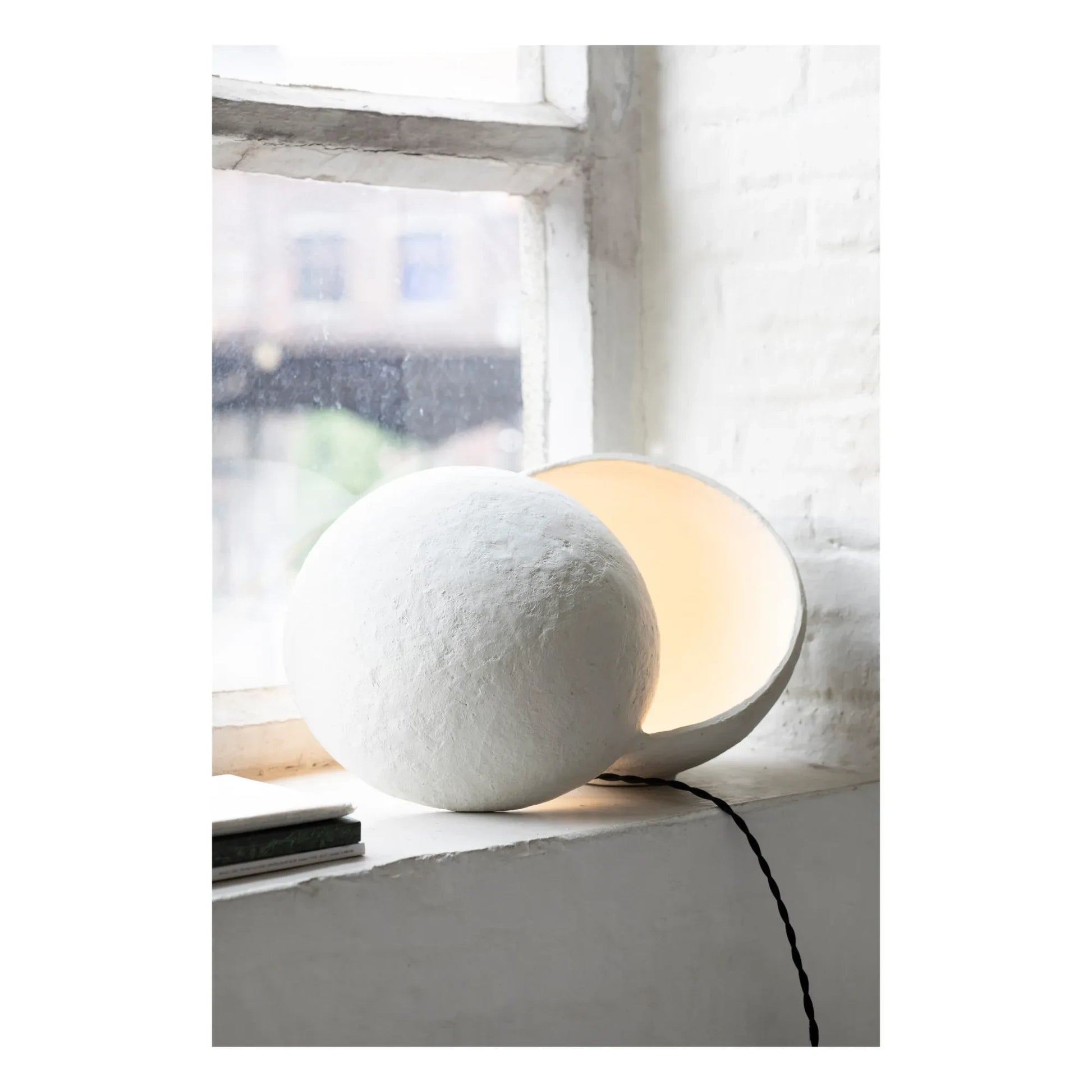 Serax - Earth Round Papier Mâché Table Lamp | White