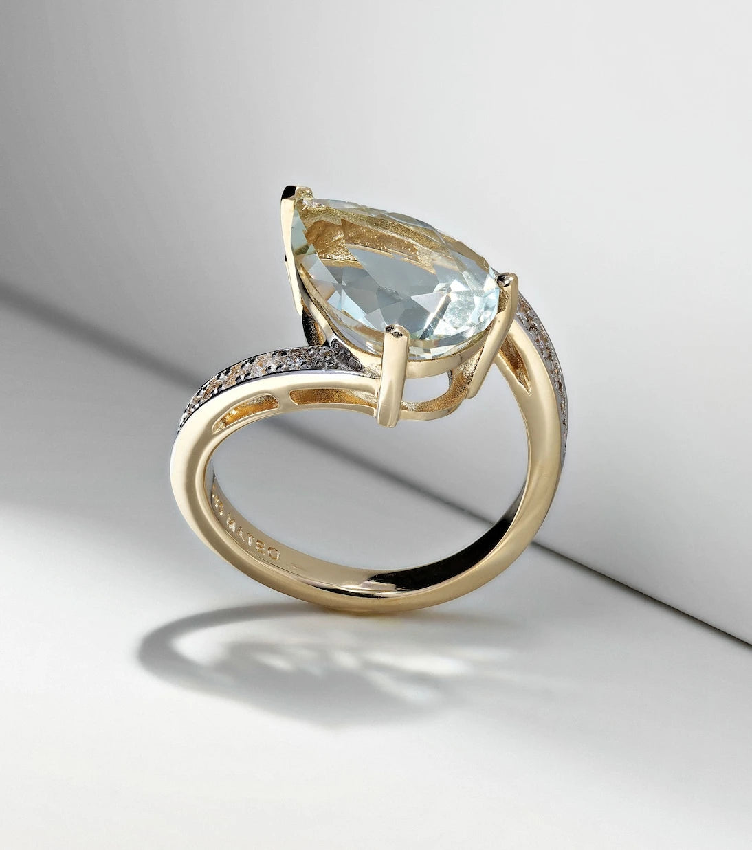 Mateo - Slanted 14kt gold ring with amethyst and diamonds