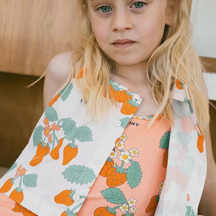Детски памучен топ Tinycottons STRAWBERRIES WOVEN CROP TOP