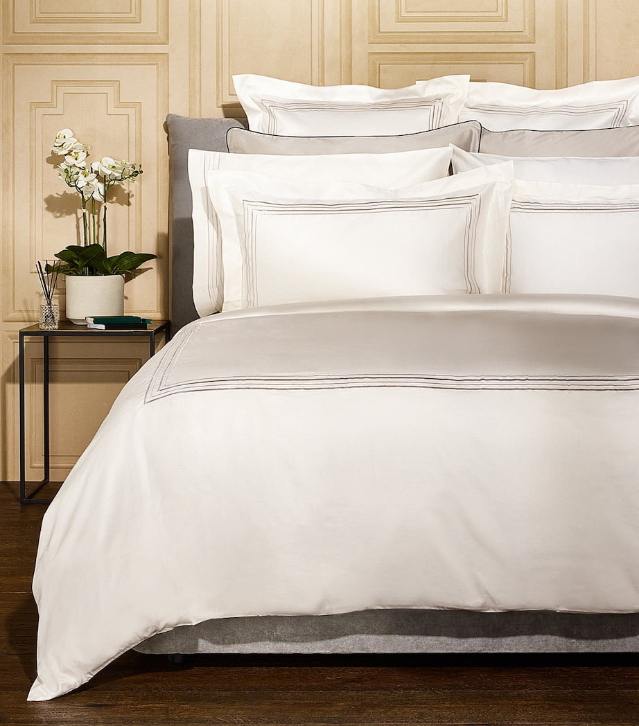 Mayfair King Duvet Cover and Pillowcase Set (230cm x 220cm)