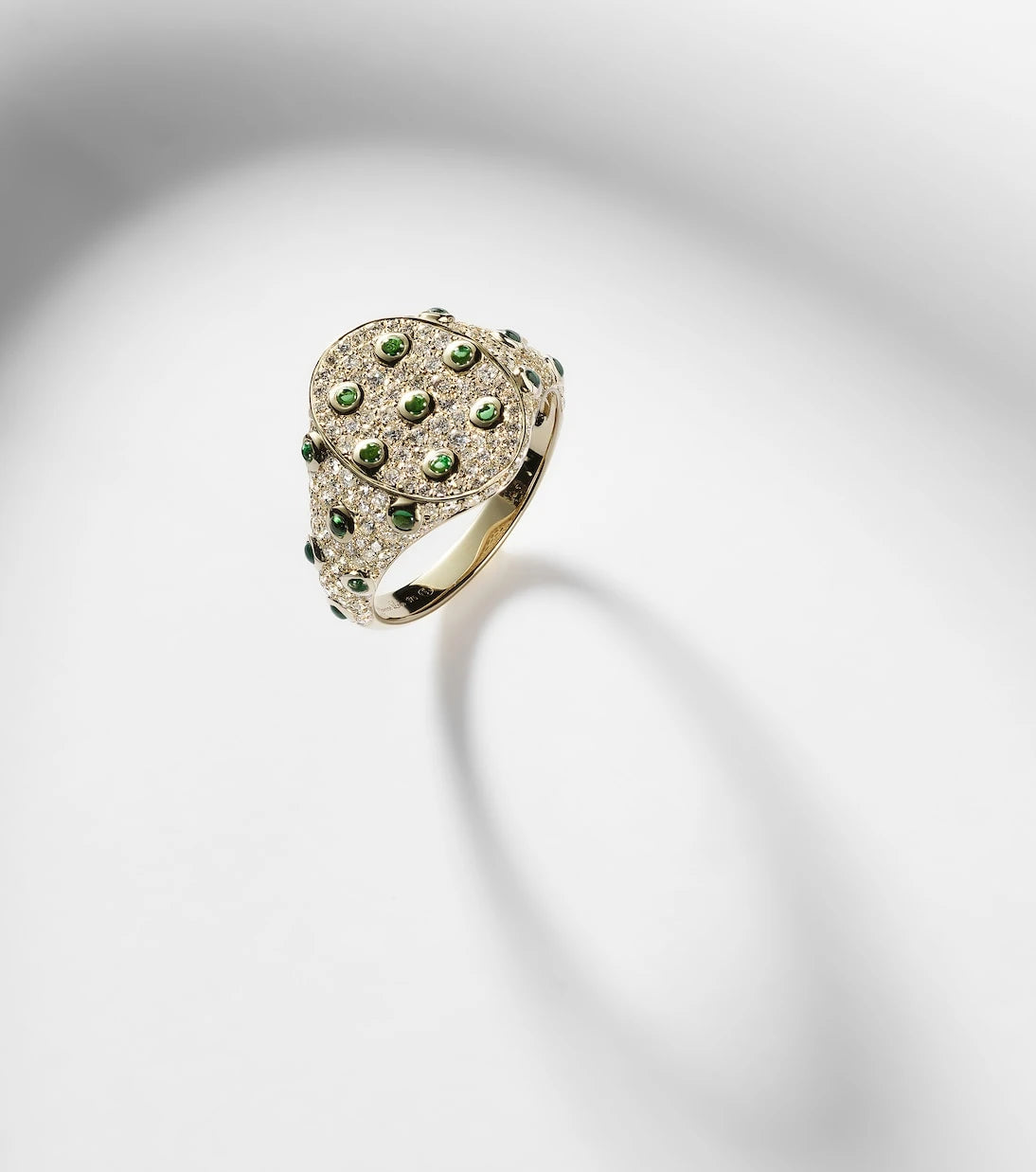 Yvonne Léon - 9kt gold ring with grey diamonds and tsavorites