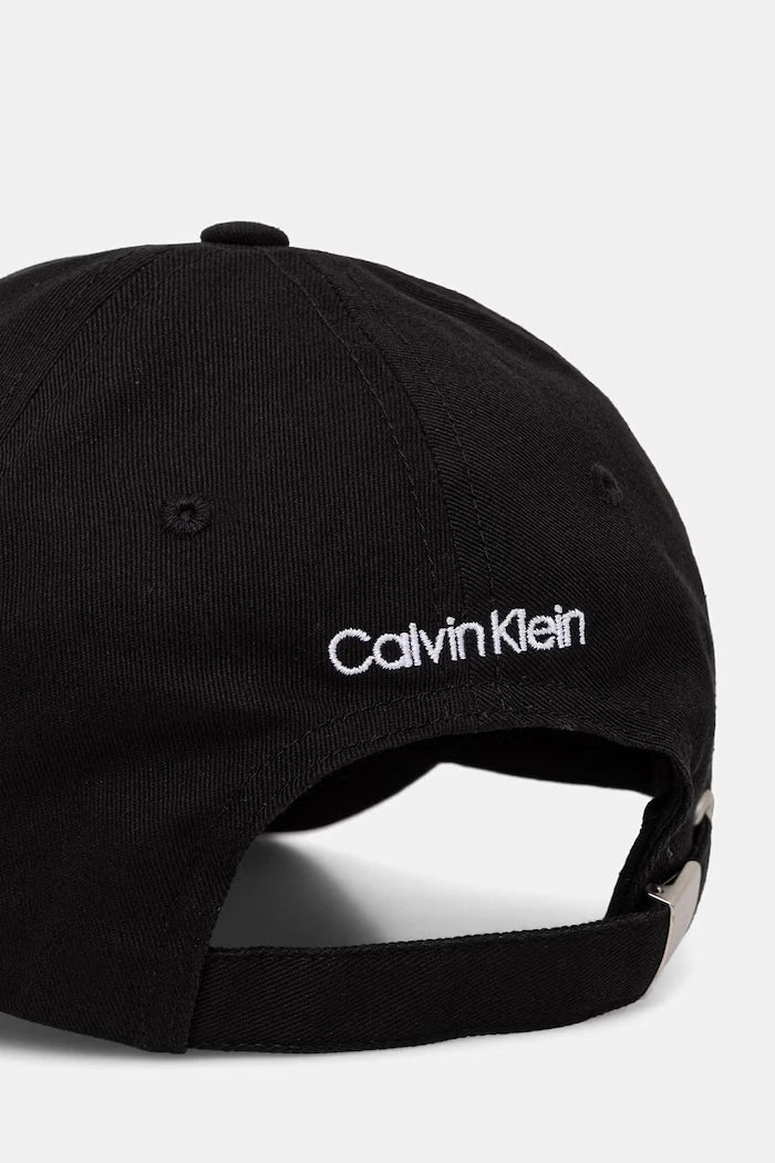 Calvin Klein шапка с козирка от памук