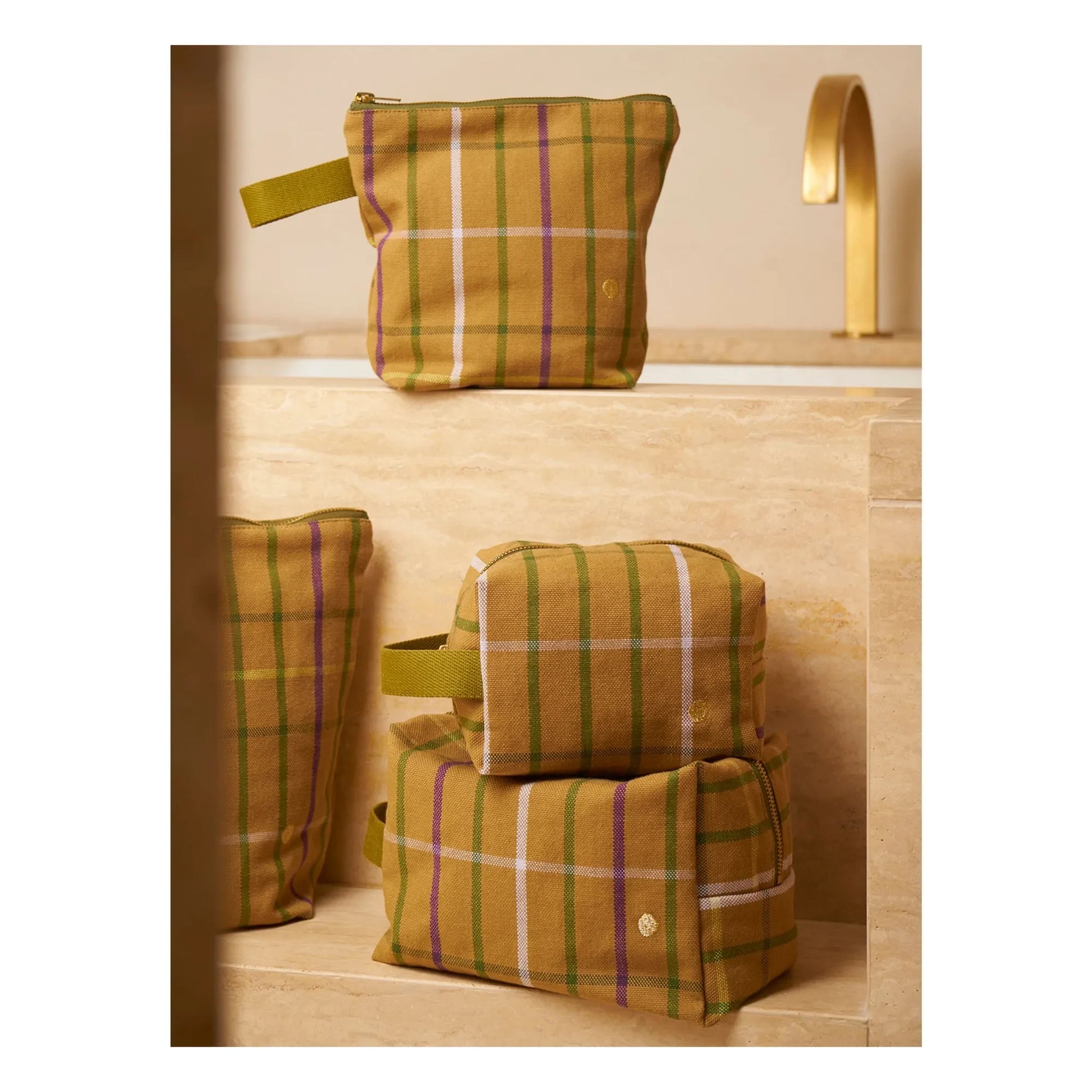 La cerise sur le gâteau - Cube Scotty toiletry bag | Mustard