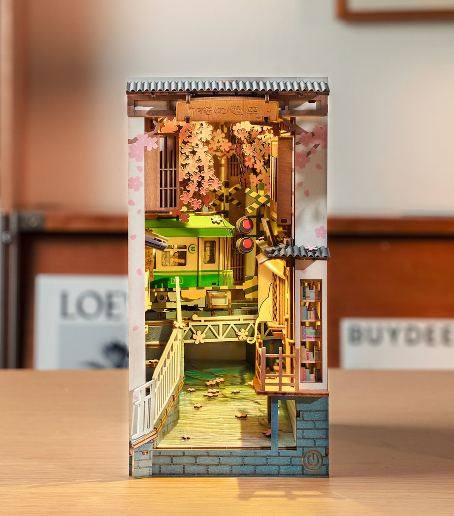 Robotime Wooden Sakura Densya Booknook