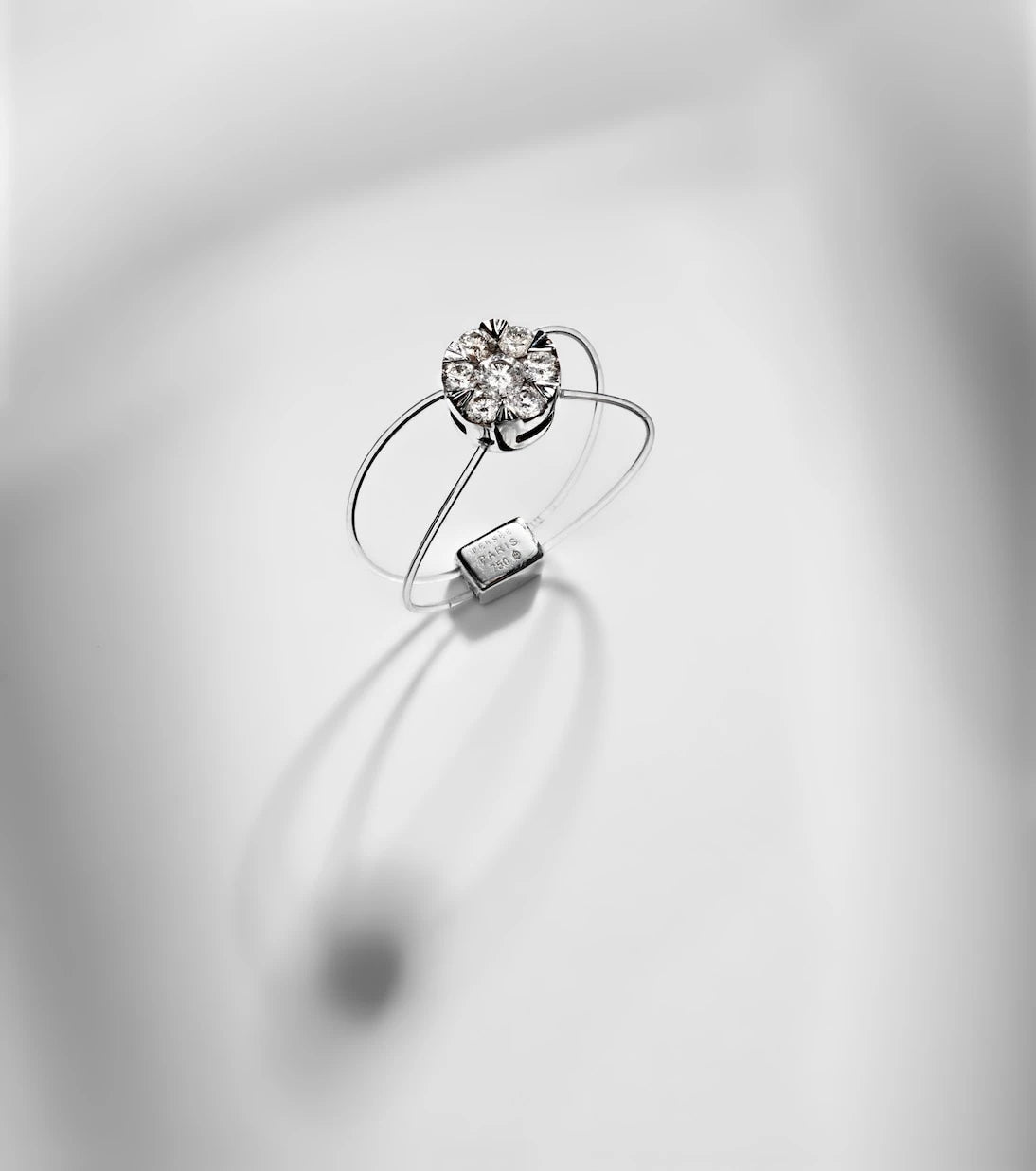 Persée - Floating 18kt white gold ring with diamond