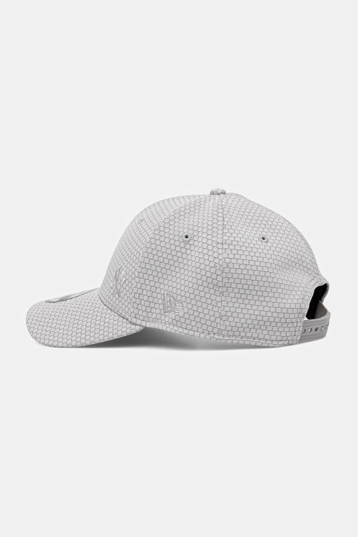 Шапка с козирка New Era FLAWLESS MESH 9FORTY®