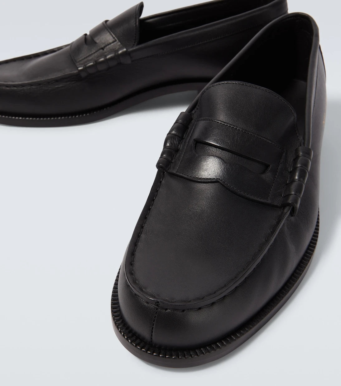 Common Projects - حذاء لوفر جلدي