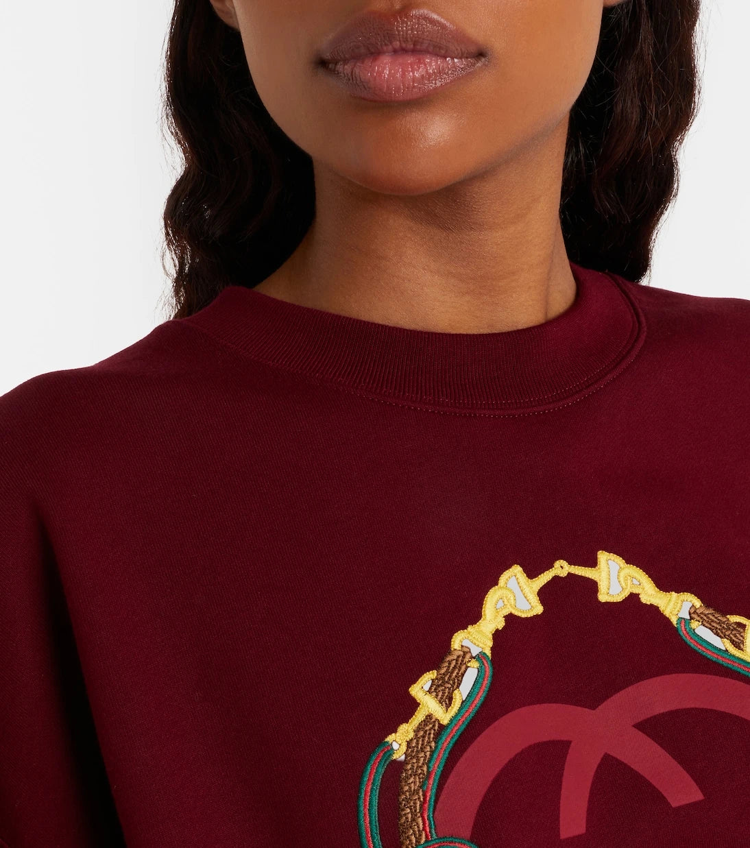 Gucci - سويت شيرت قطني مطرز بشعار العلامة التجارية