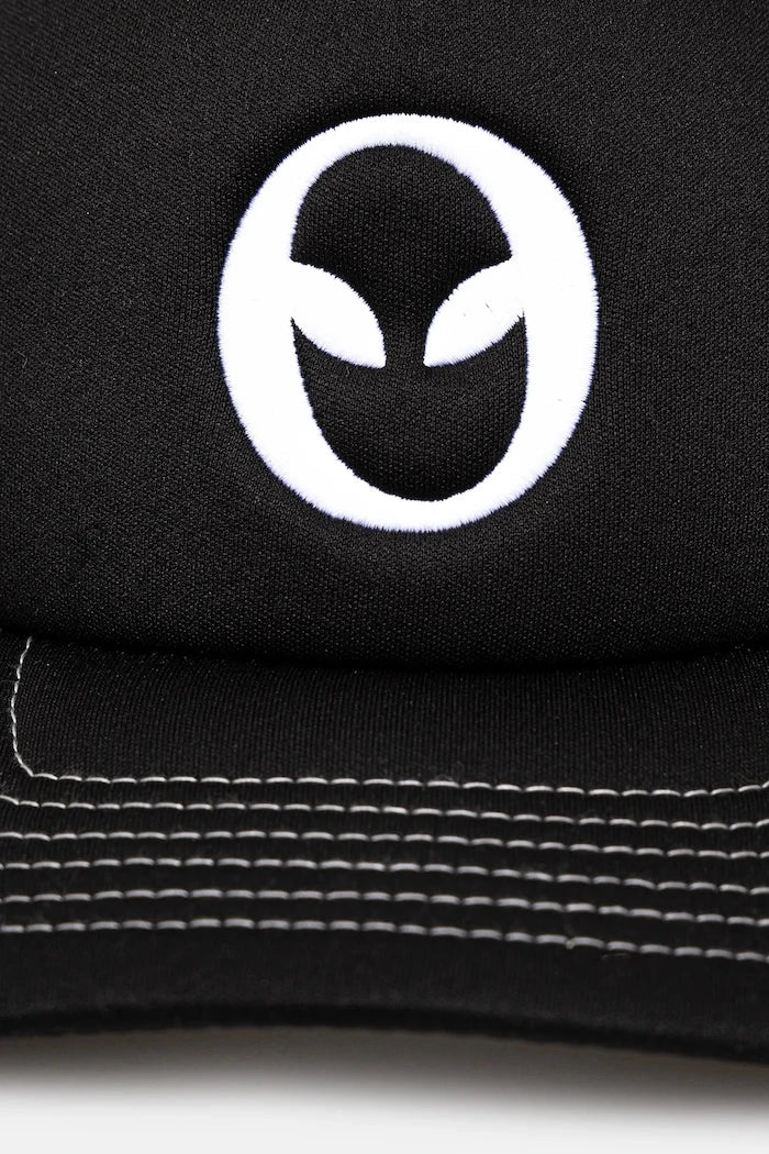 Шапка с козирка No Problemo Alien-O Trucker Cap