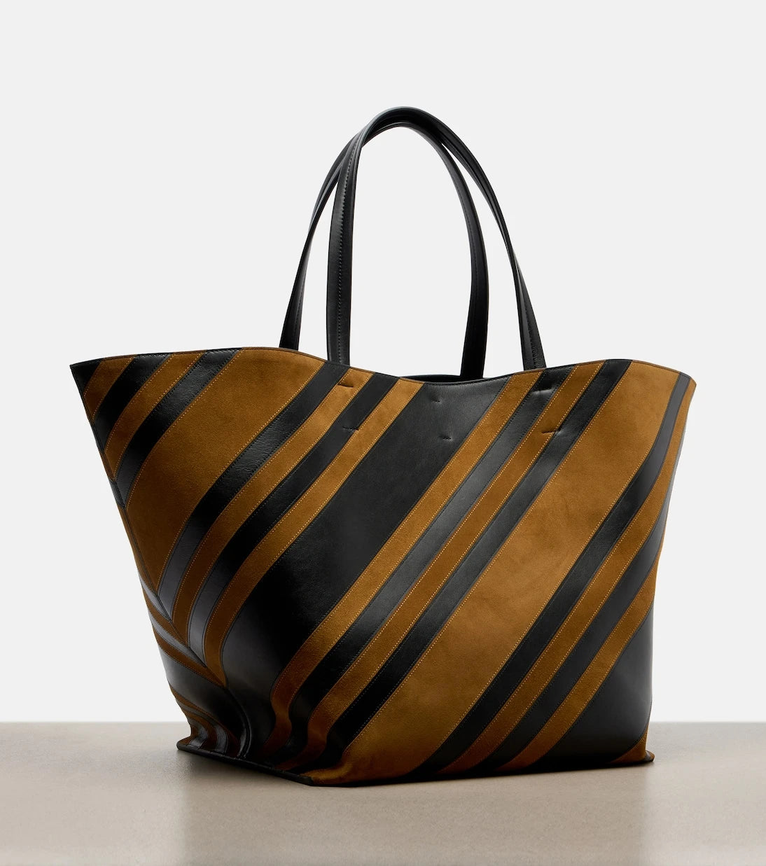 Phoebe Philo - حقيبة توت Basket Cabas من الجلد والشمواه