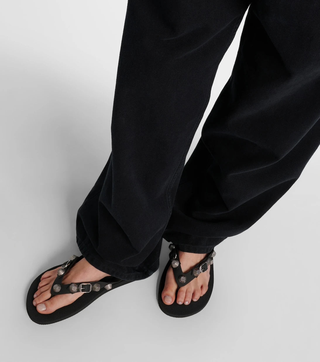 Balenciaga - صندل ثونغ كاغول مزين