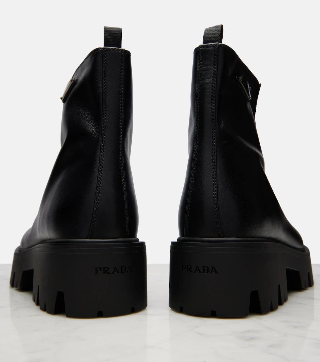 Prada - حذاء الكاحل بنعل سميك من الجلد