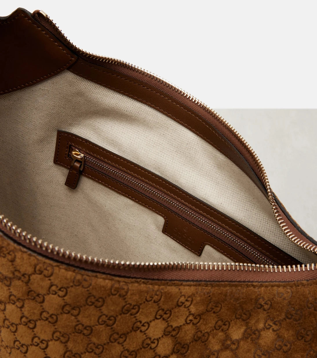 Gucci - حقيبة كتف Gucci B متوسطة من الشمواه
