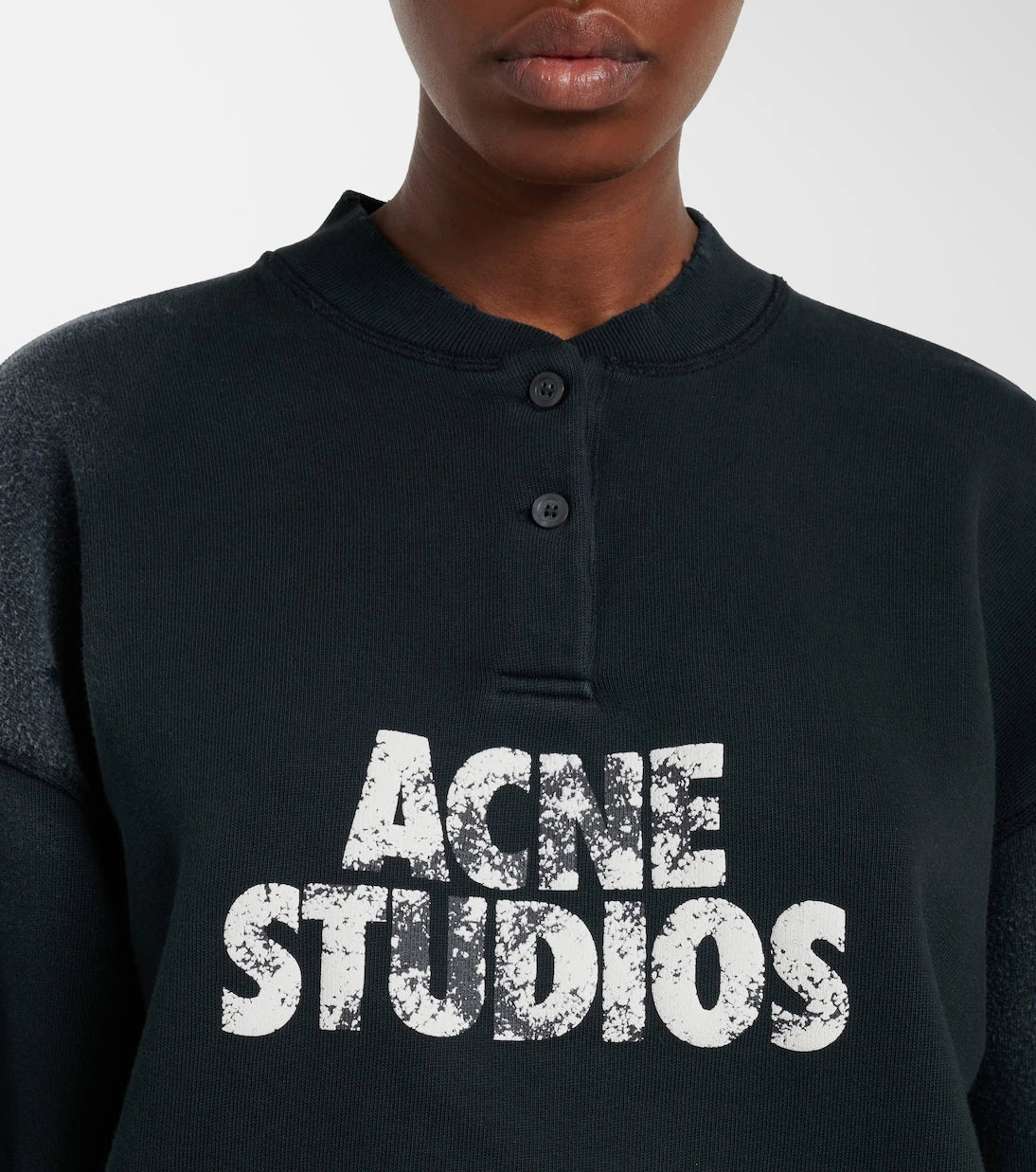 Acne Studios - سويت شيرت من القطن الممزق بشعار الماركة