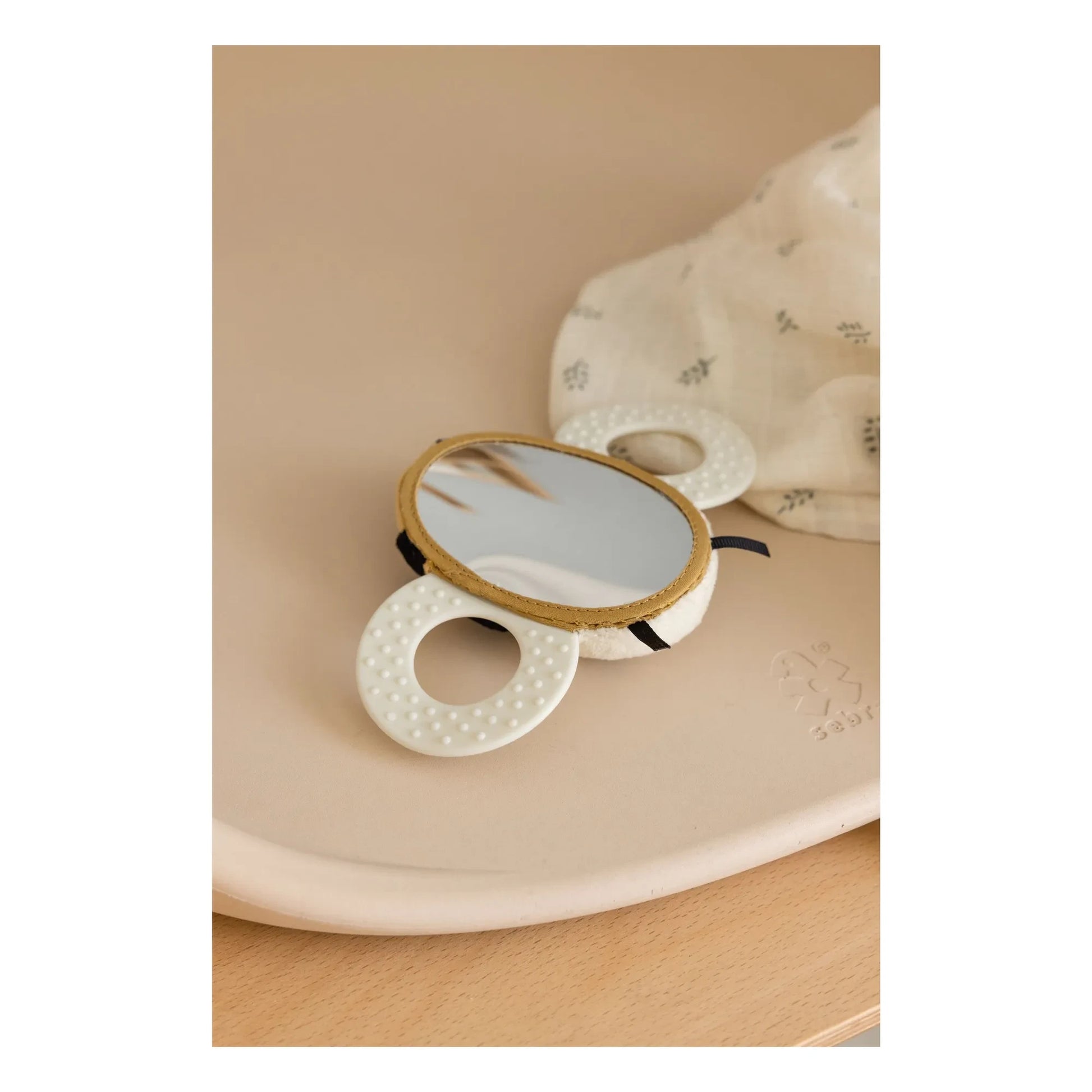 Sebra - Billy the bee rattle | Yellow