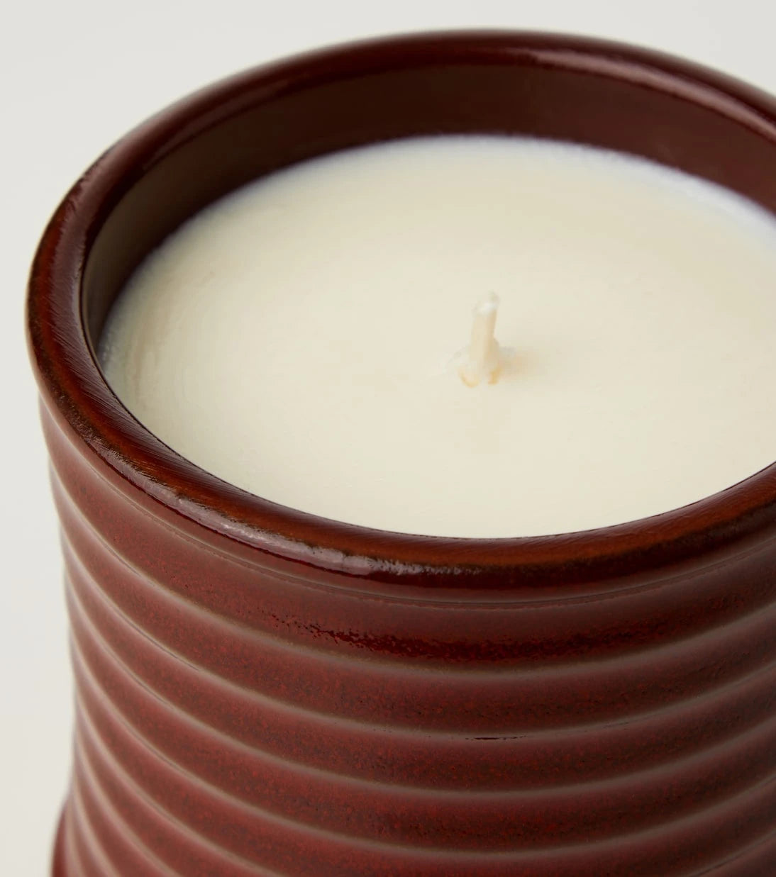 عطور لويفي للمنزل - شمعة لوز حلو متوسطة العطر