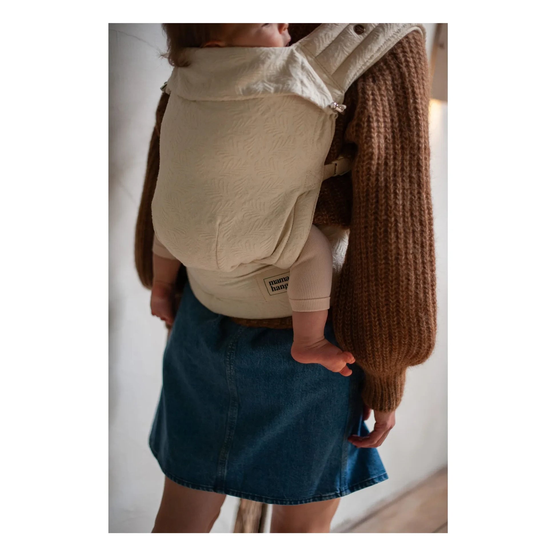 Mama Hangs - Carry &amp; Bloom baby carrier | Ecru