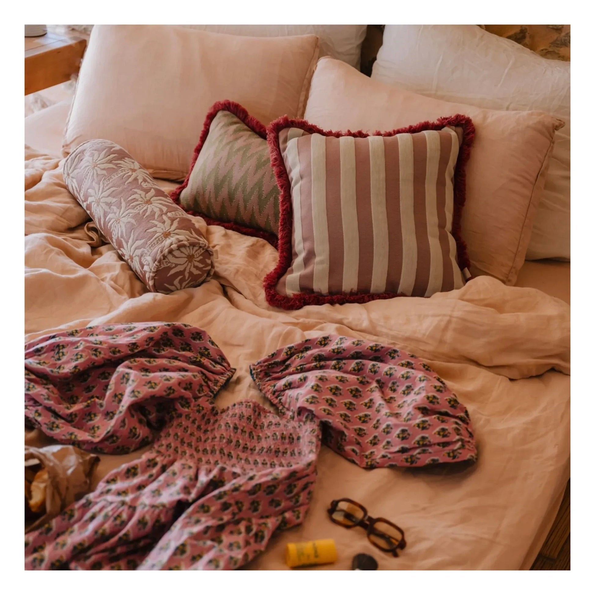 Palais - Laura cylindrical cushion | Pink