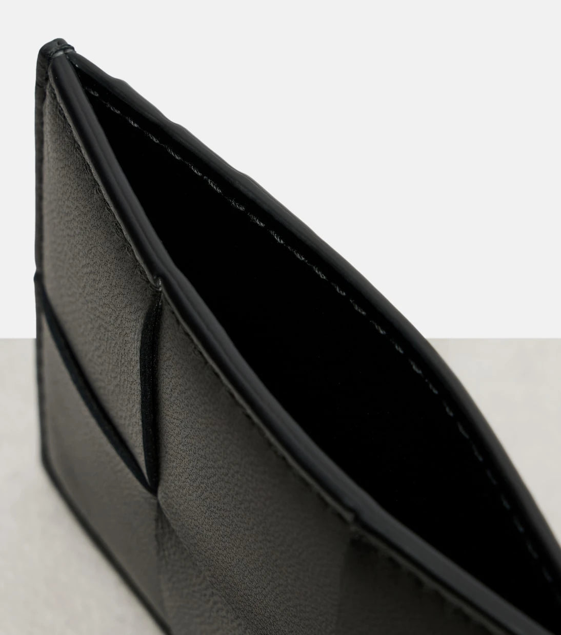 Bottega Veneta - حامل بطاقات كاسيت انترشياتو الجلدي