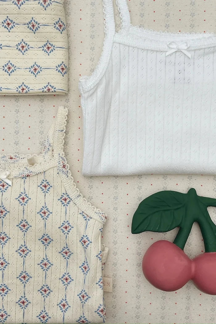 Konges Sløjd Çocuklar İçin Diş Kaşıyıcı CHERRY TEETHER
