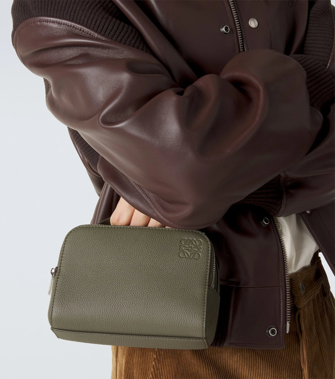 Loewe - حقيبة كروس بودي صغيرة من الجلد