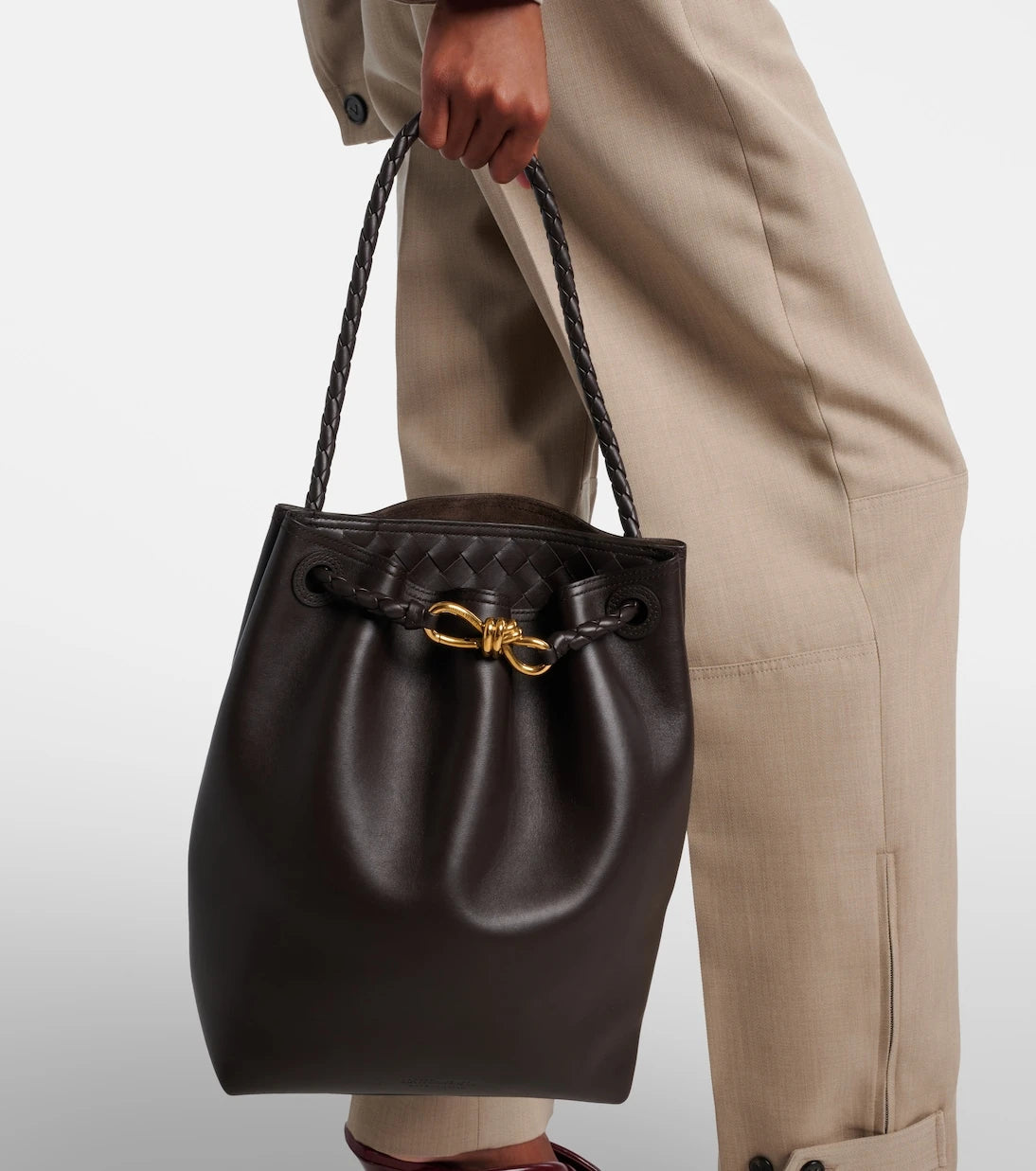 Bottega Veneta - حقيبة أنديامو دلو صغيرة من الجلد