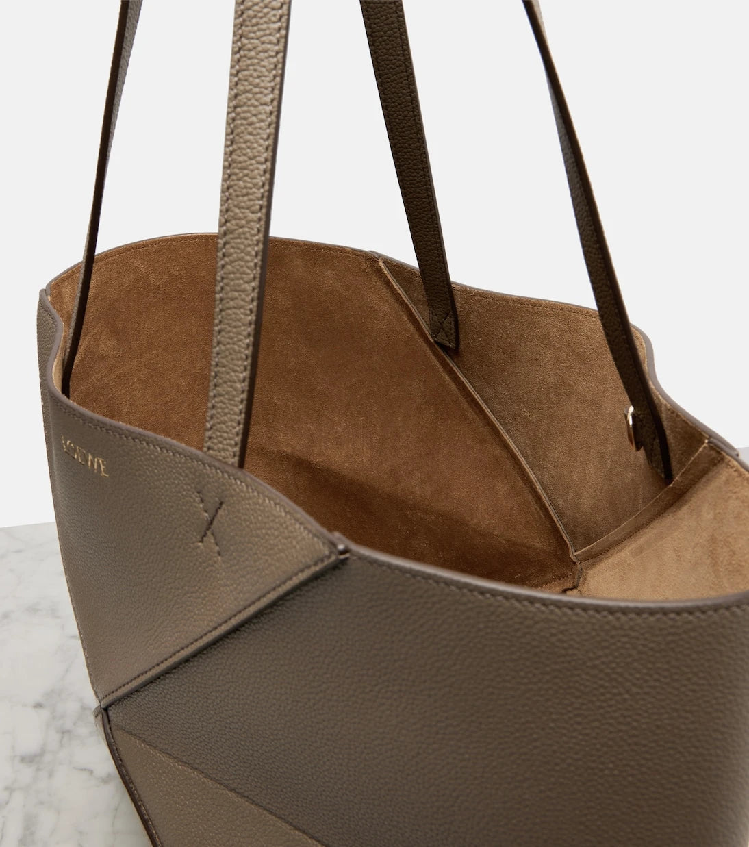 Loewe - حقيبة توت جلدية Puzzle Fold متوسطة الحجم