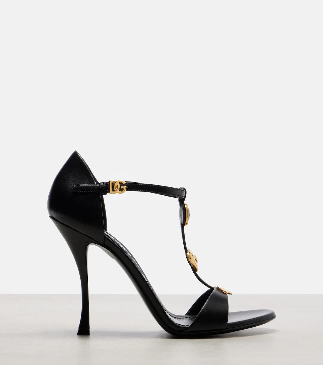 Dolce&Gabbana - صنادل مزينة