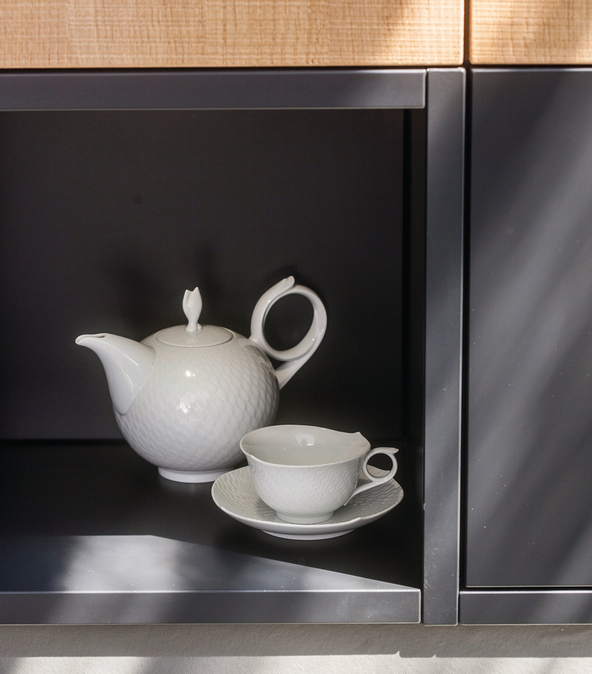 Meissen Waves Relief Teapot