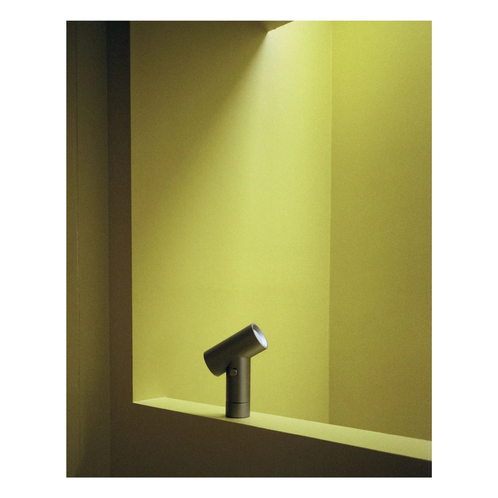 Muuto - Beam table lamp, Tom Chung | Black