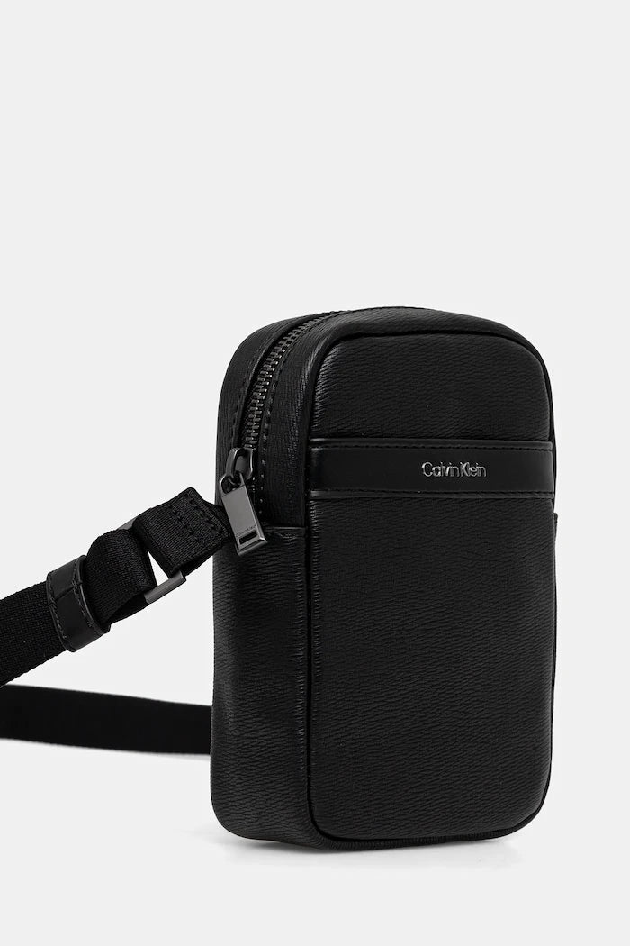 Чанта през рамо Calvin Klein