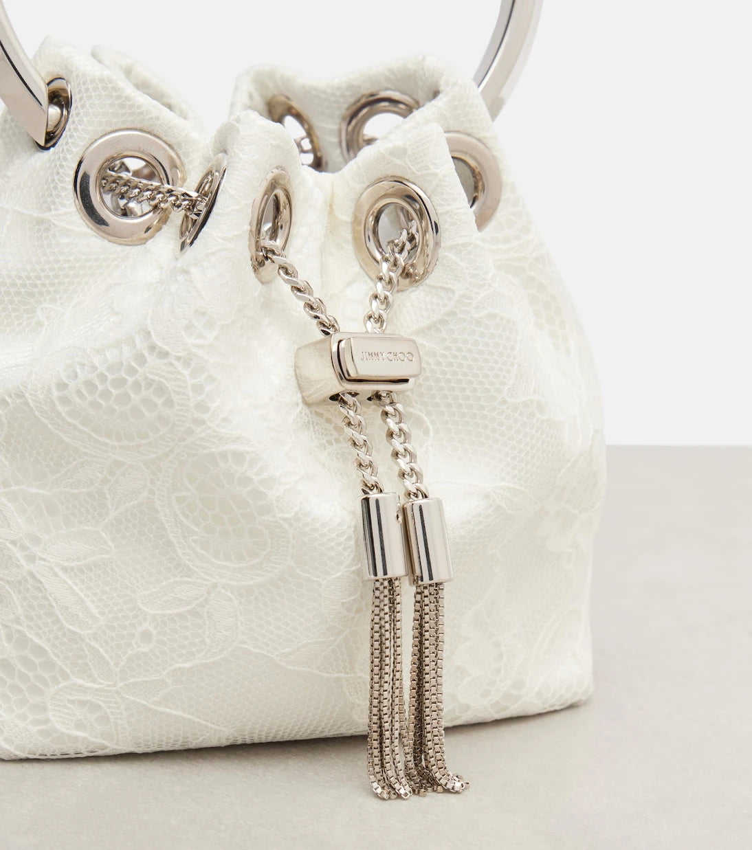 Jimmy Choo - حقيبة بون بون دلو صغيرة من الدانتيل