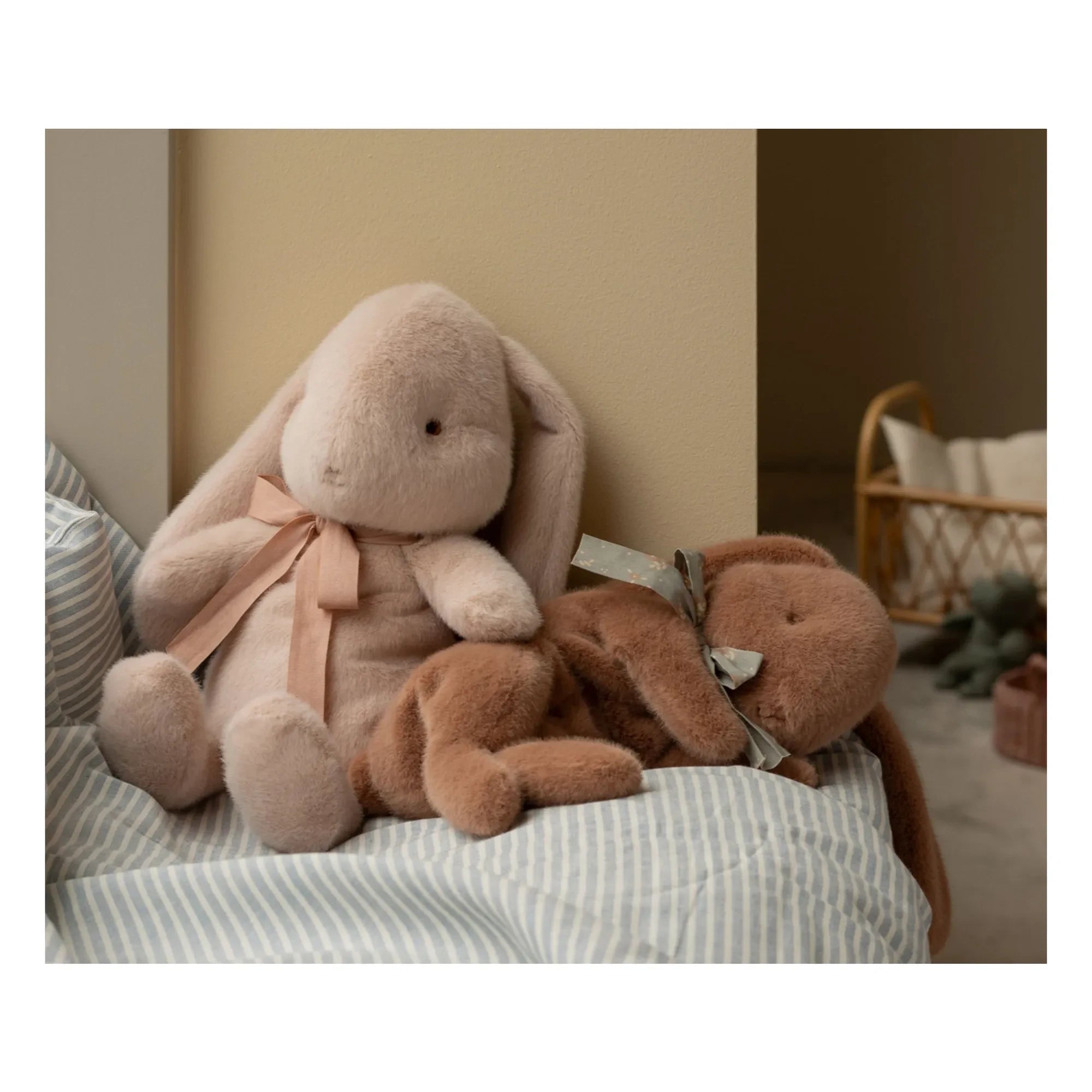 Maileg - Sleeping bunny plush | Chocolate