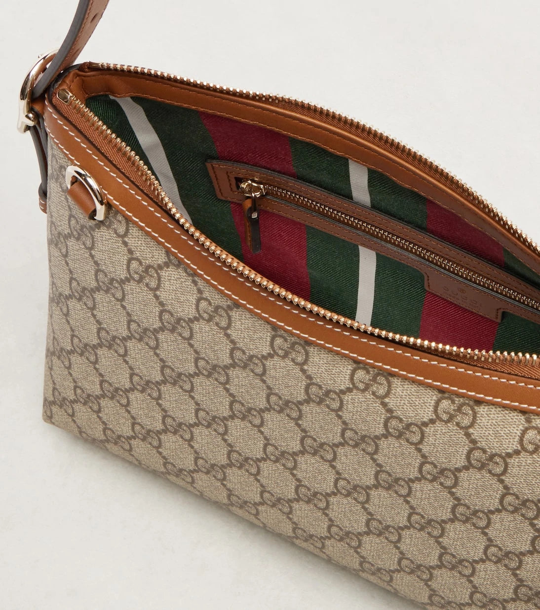 Gucci - GG Emblem Medium shoulder bag