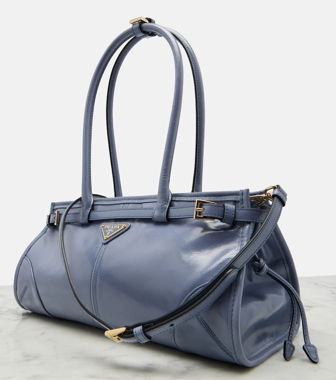 Prada - حقيبة كتف برادا بوني متوسطة من الجلد