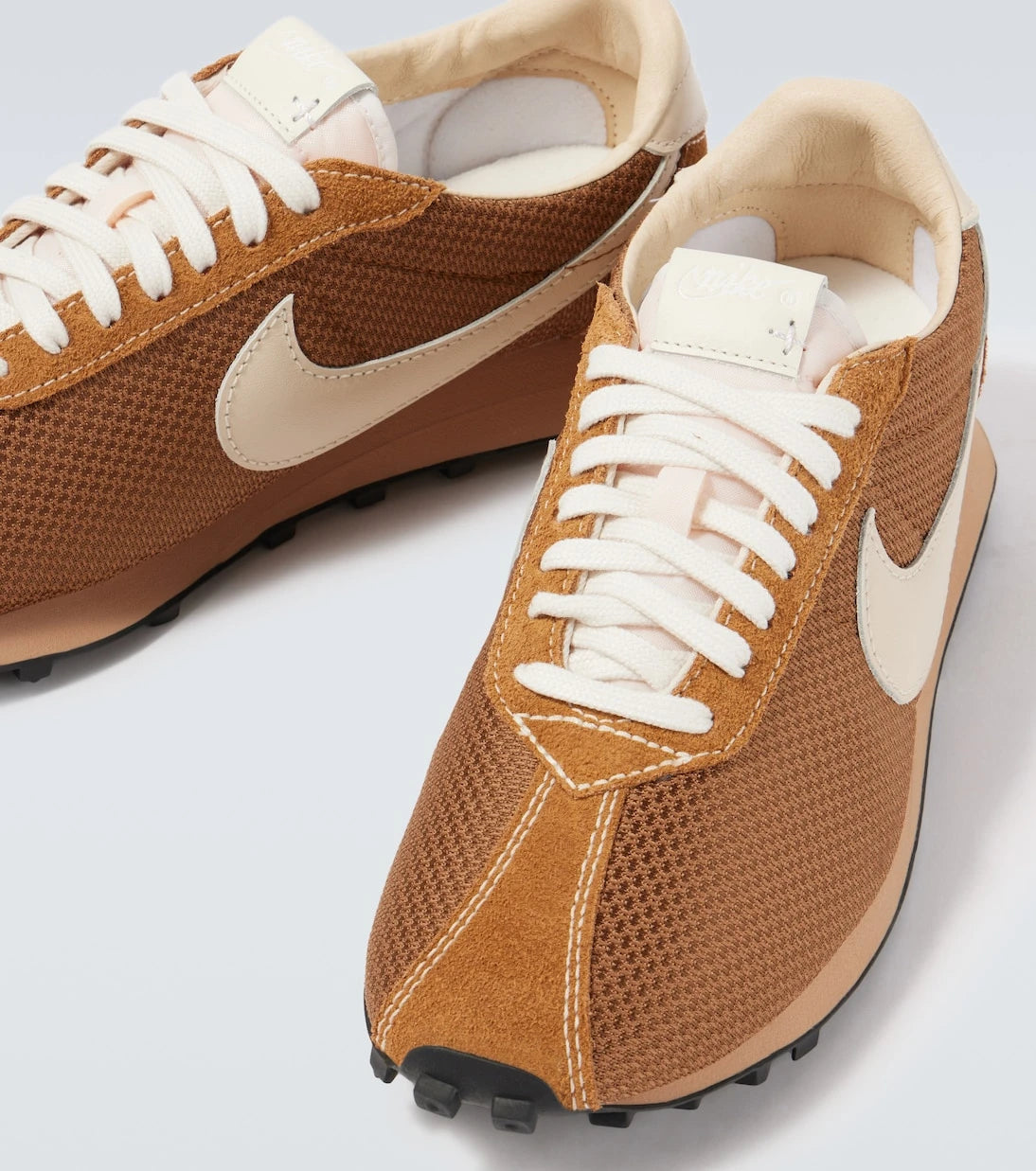 Nike - حذاء رياضي LD-1000 بحواف من الشمواه