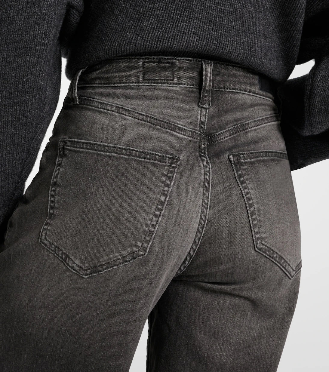 AG Jeans - جينز بقصة أرجل واسعة وخصر متوسط الارتفاع