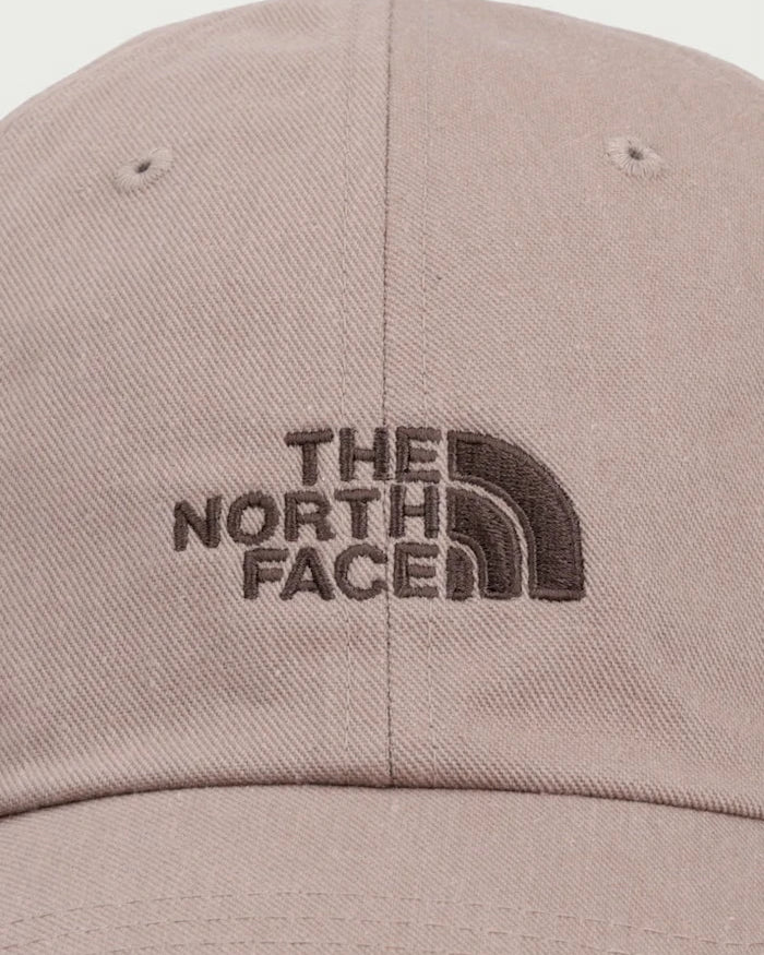 The North Face pamuklu kumaştan kadın siperlikli şapka Norm
