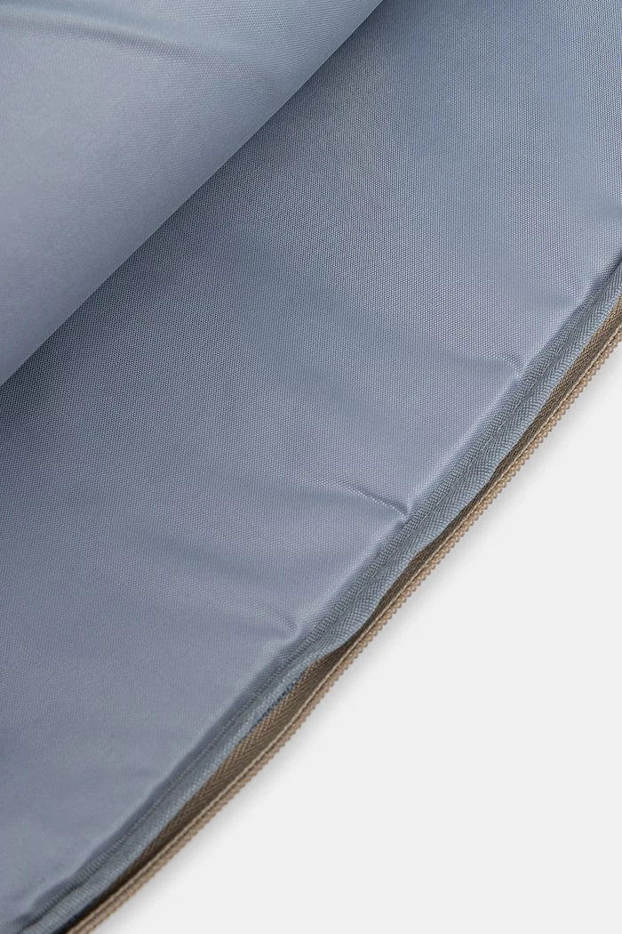 DKNY suni deri dizüstü bilgisayar kılıfı