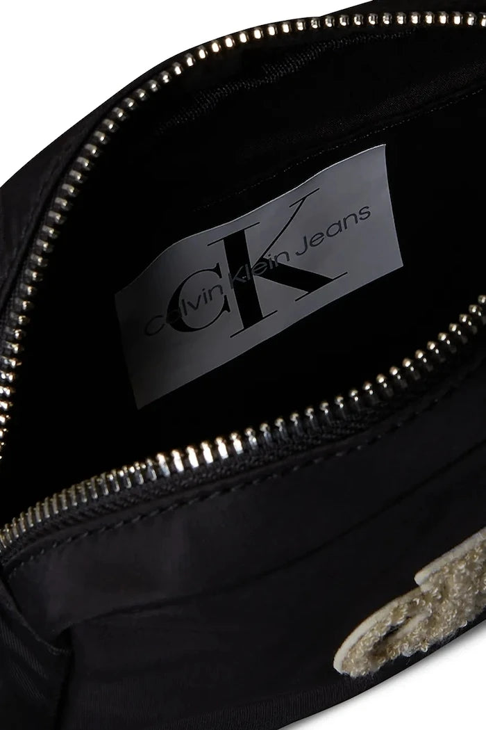 Calvin Klein Jeans çocuklar için crossbody çanta