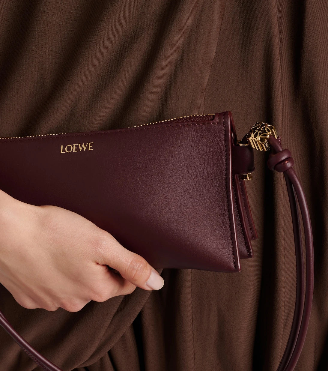 Loewe - حقيبة كتف Joya الجلدية