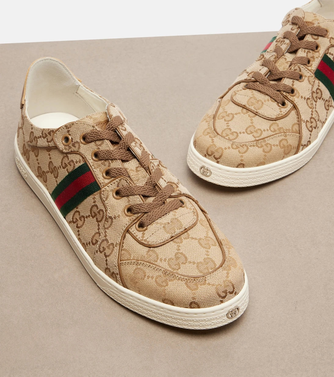 Gucci - حذاء سنيكرز منخفض الكاحل من قماش GG المطاطي