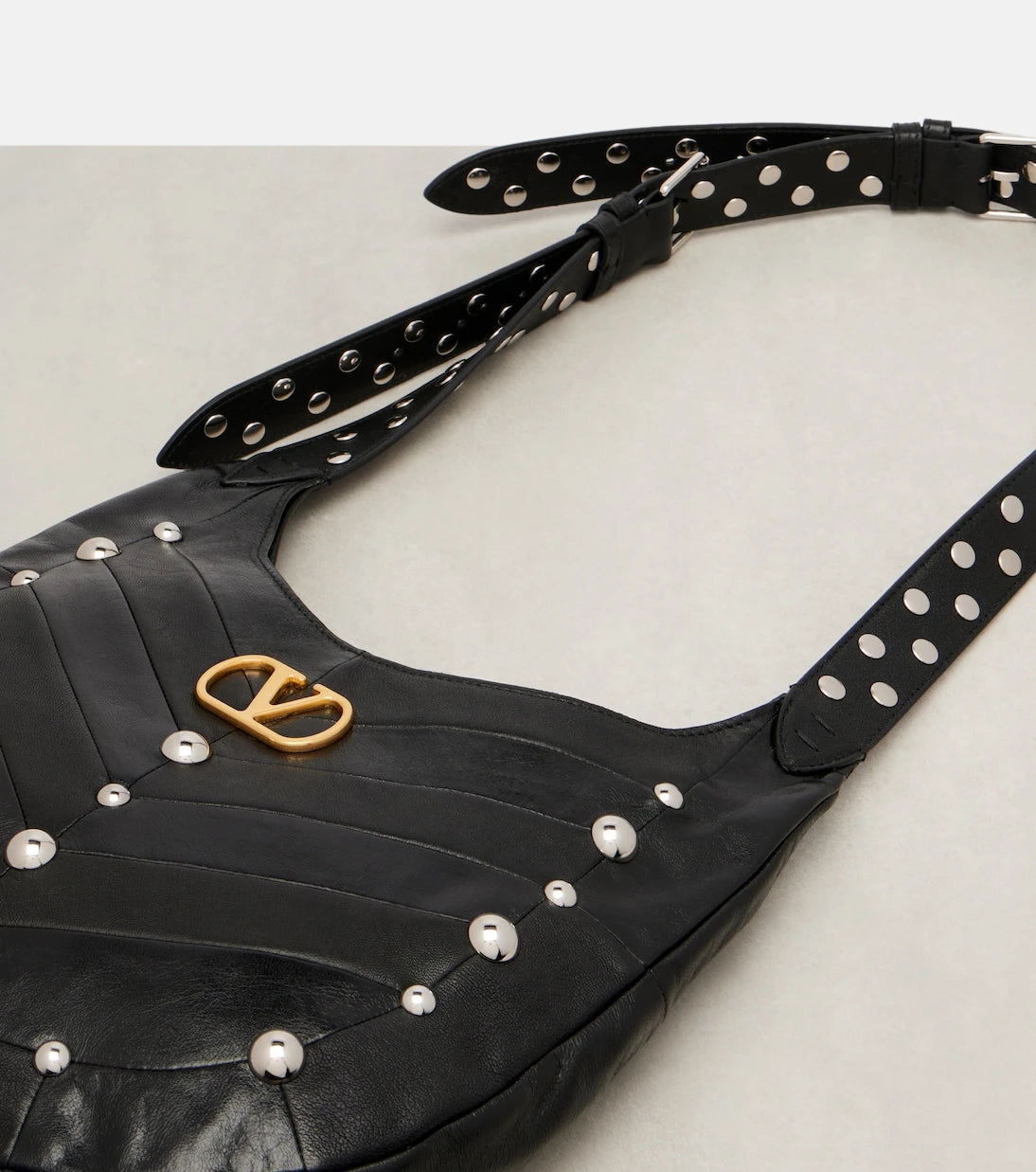 Valentino Garavani - Medium studded leather shoulder bag