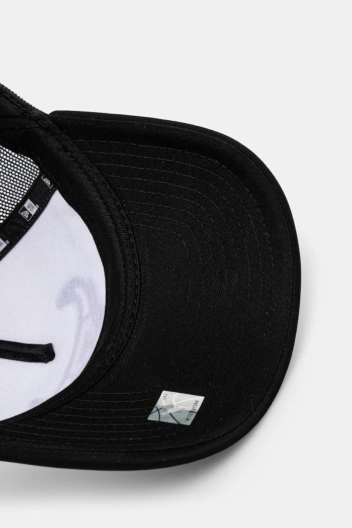 Шапка с козирка New Era NBA Flower Trucker Bulls