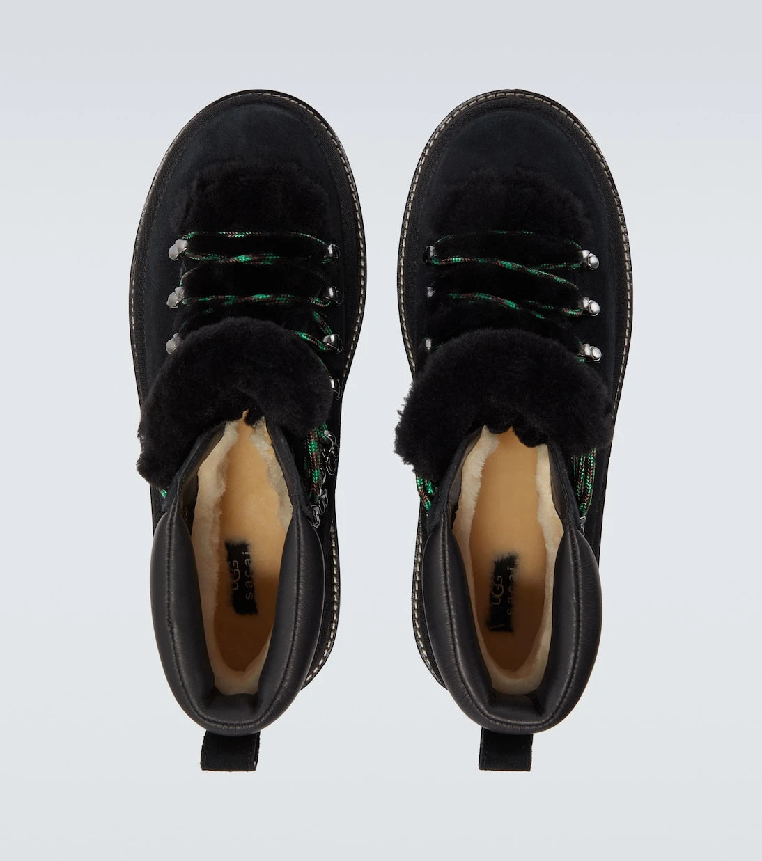 Sacai - حذاء هايكنج من جلد الشامواه وشيرلينج بالتعاون مع UGG