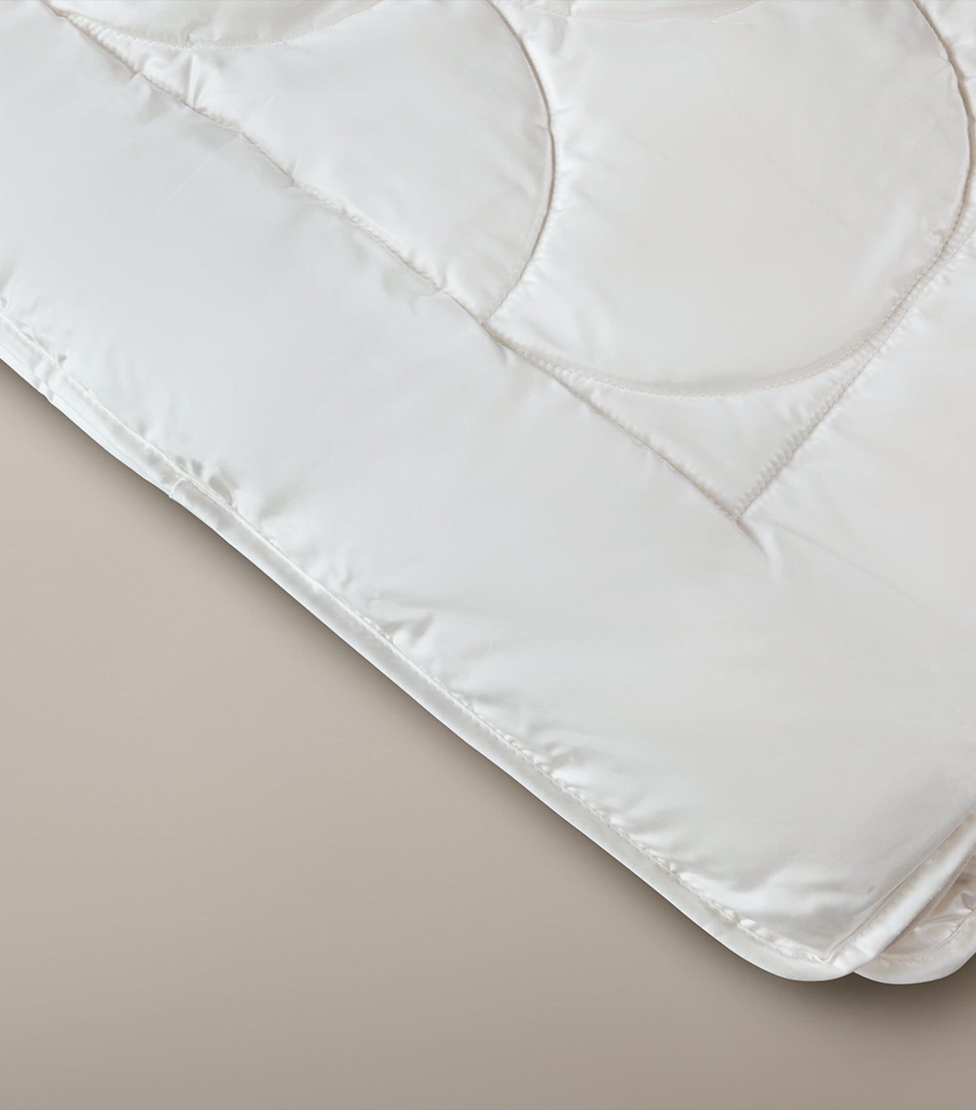 SAVOIR Super King Silk Duvet (4.5 Tog)