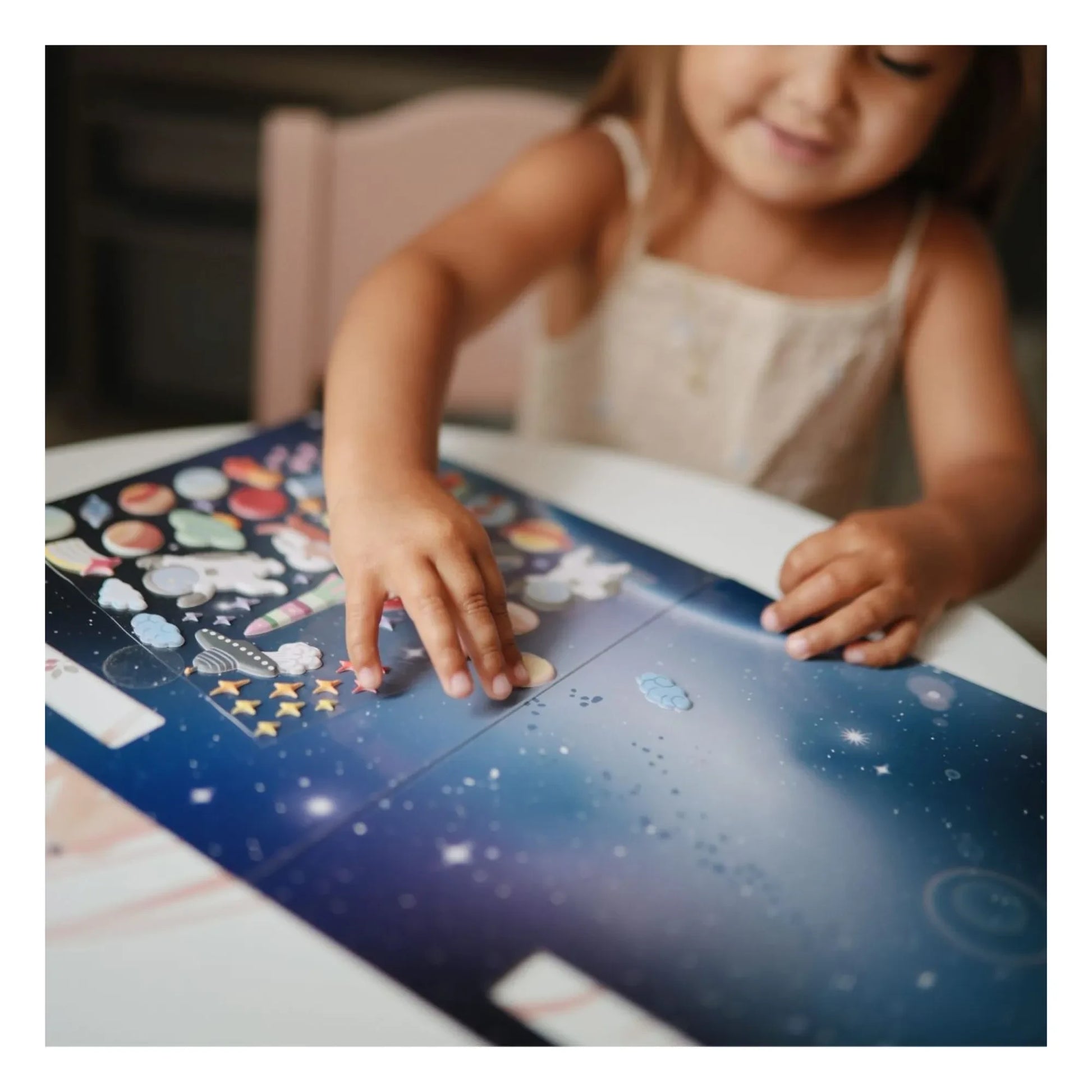 Mushie - Book of repositionable stickers Espace
