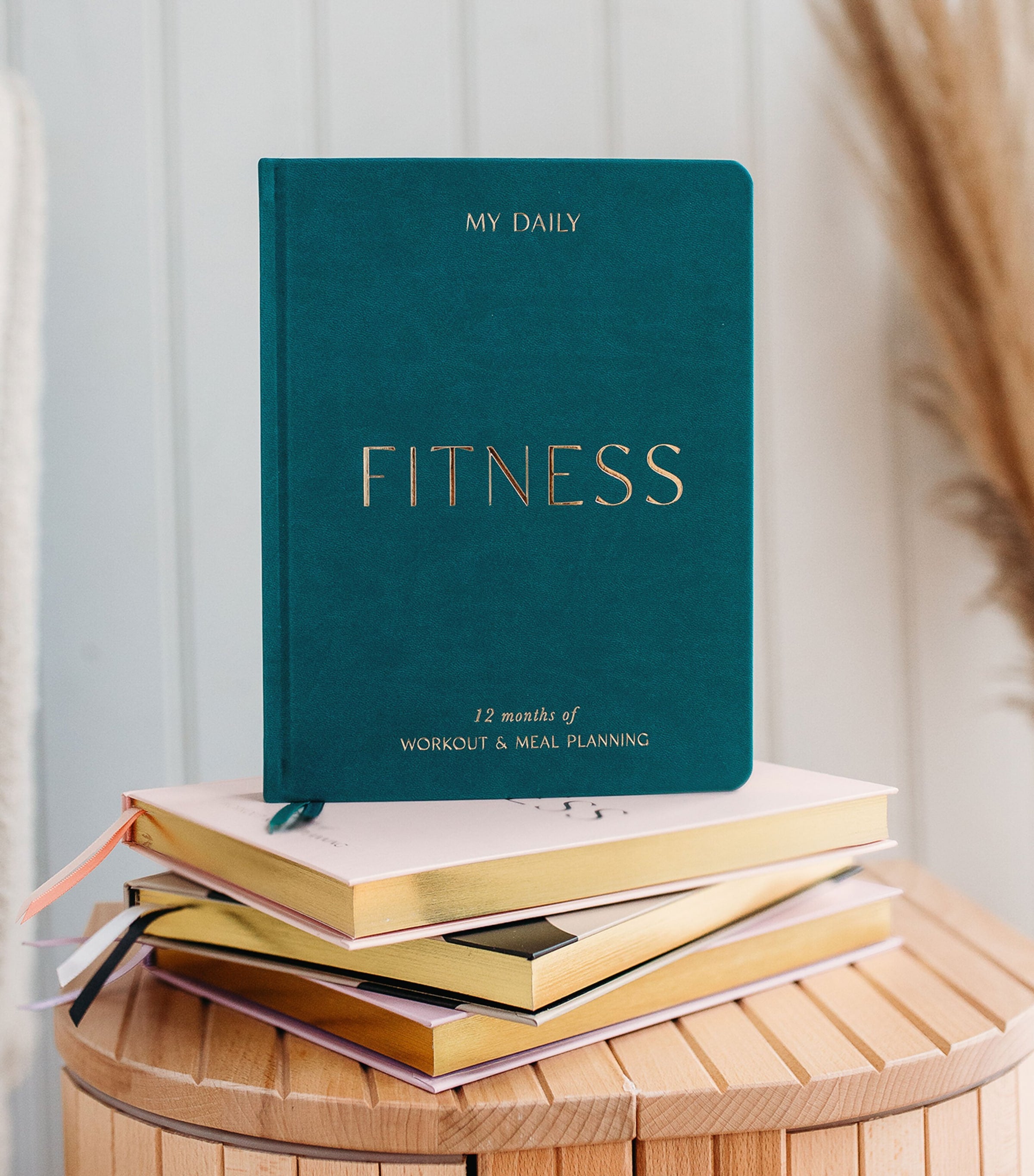 Blush and Gold Daily Fitness & Meal Planner