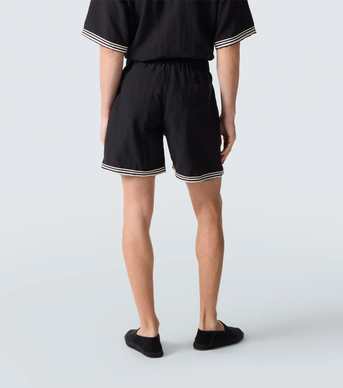 Commas - Embroidered shorts